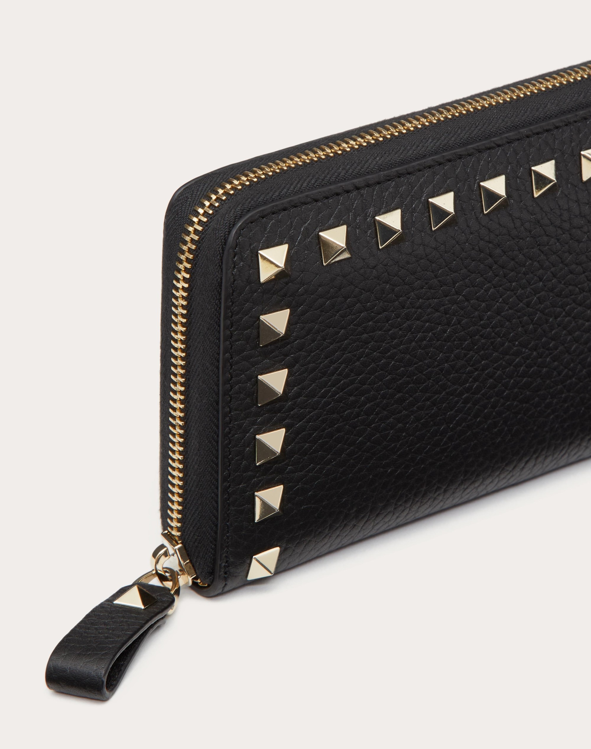 ROCKSTUD GRAINY CALFSKIN ZIPPERED WALLET - 2