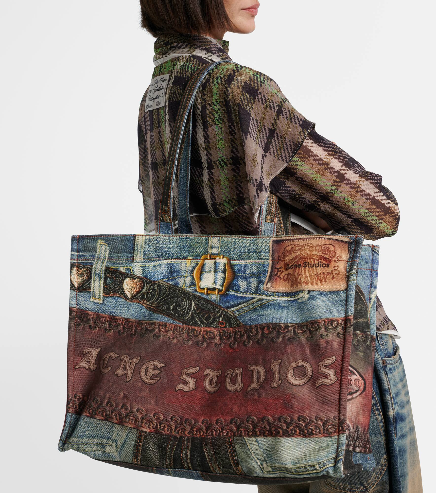 Embossed canvas tote bag - 7