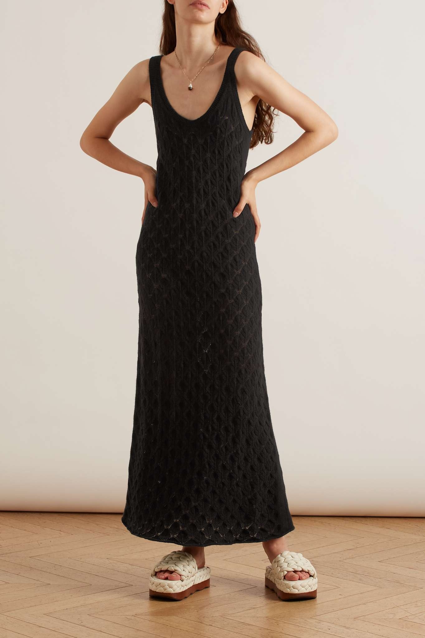 Crocheted cashmere midi dress - 3