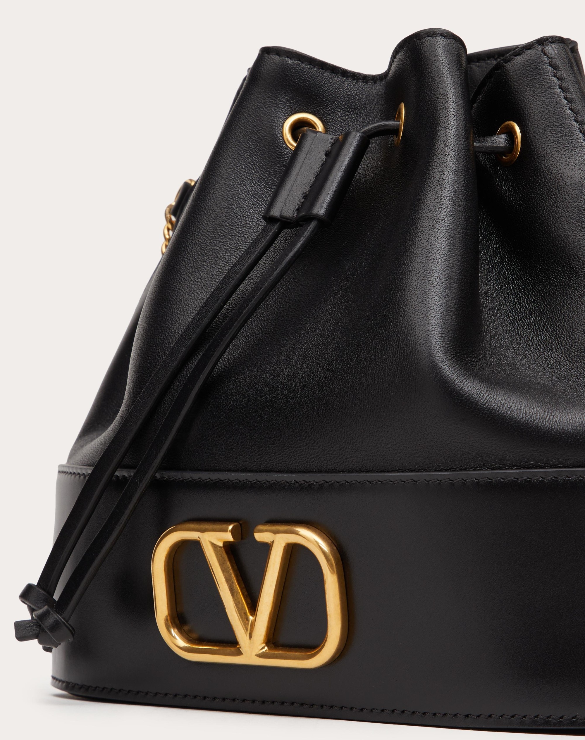 mini bucket bag in nappa with vlogo signature chain