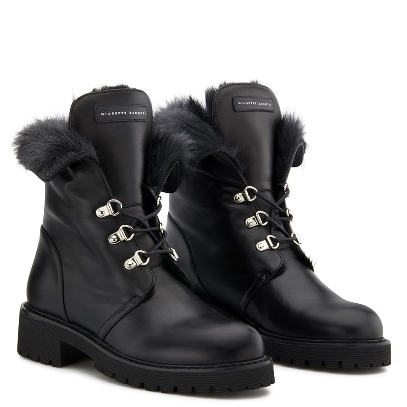 Giuseppe Zanotti Phillis outlook