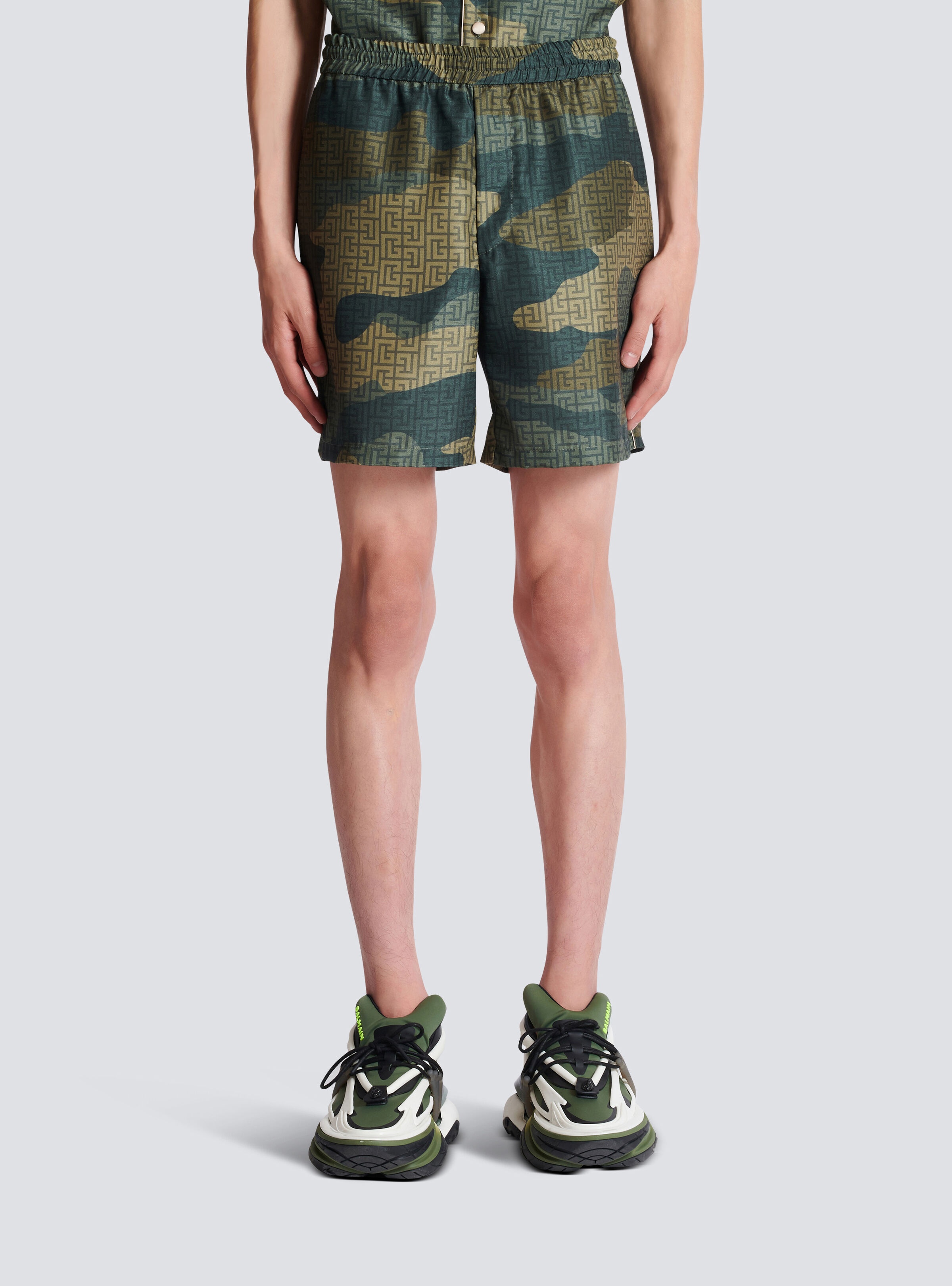 Camouflage monogrammed Shantung shorts - 5