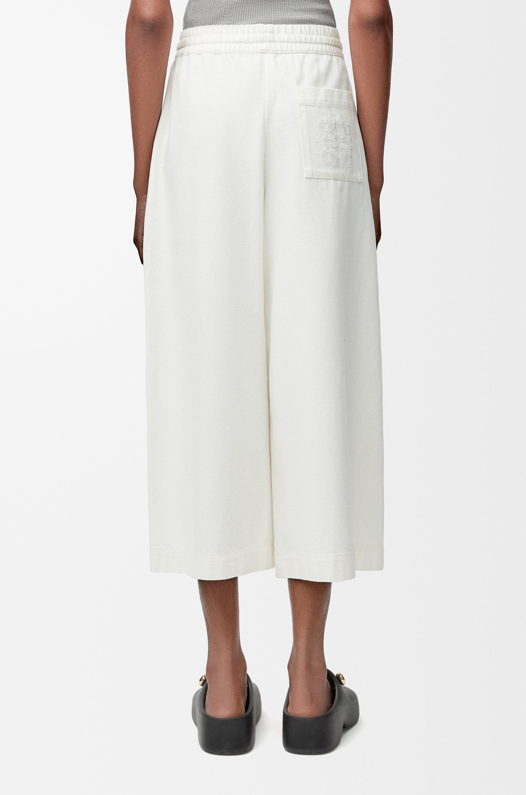 Cropped trousers in denim - 4