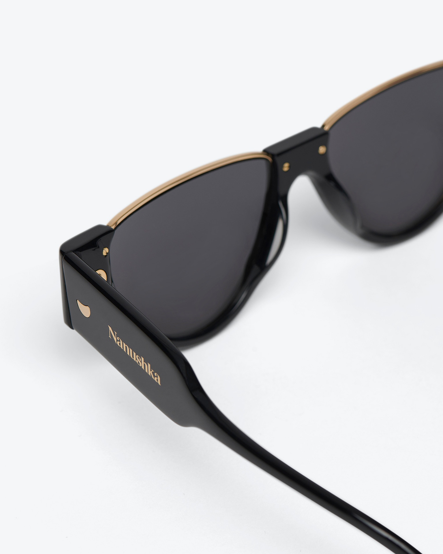 DAYLIN - Bio-plastic triangular sunglasses - Black - 3