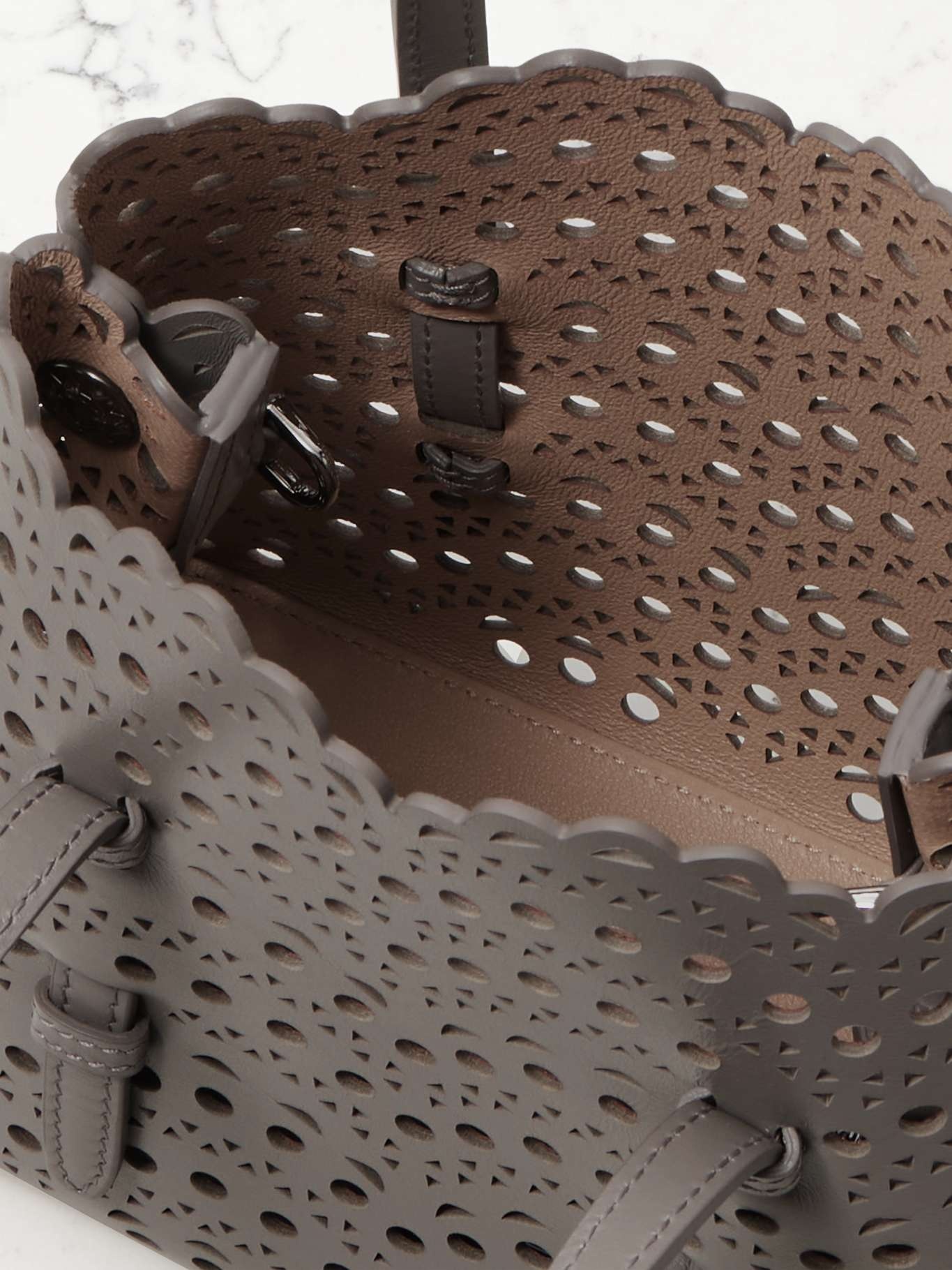 Mina 20 laser-cut leather tote Taupe - 5
