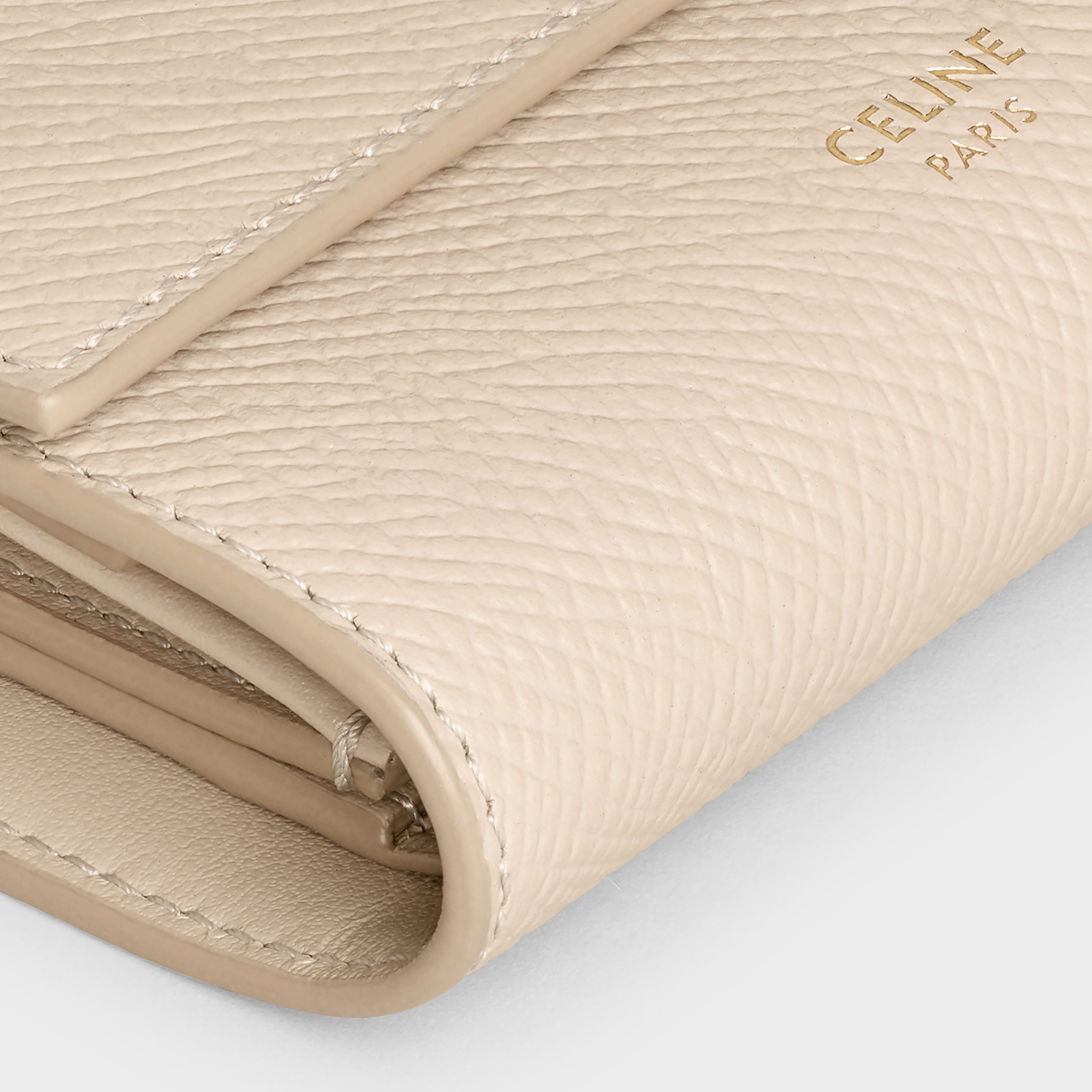 Small trifold wallet in Grained calfskin - 5