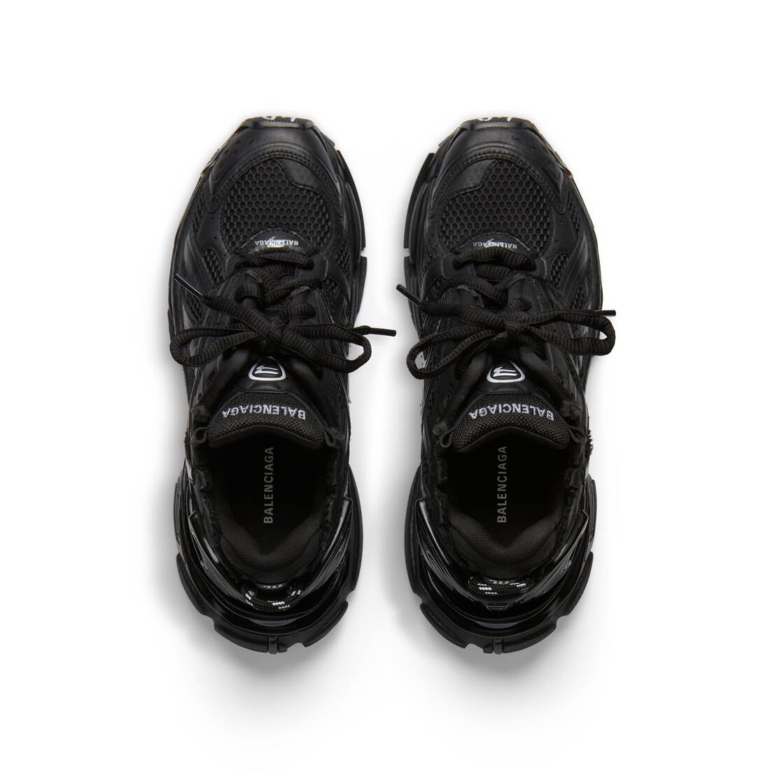 Men's Runner Sneaker in Black - 6