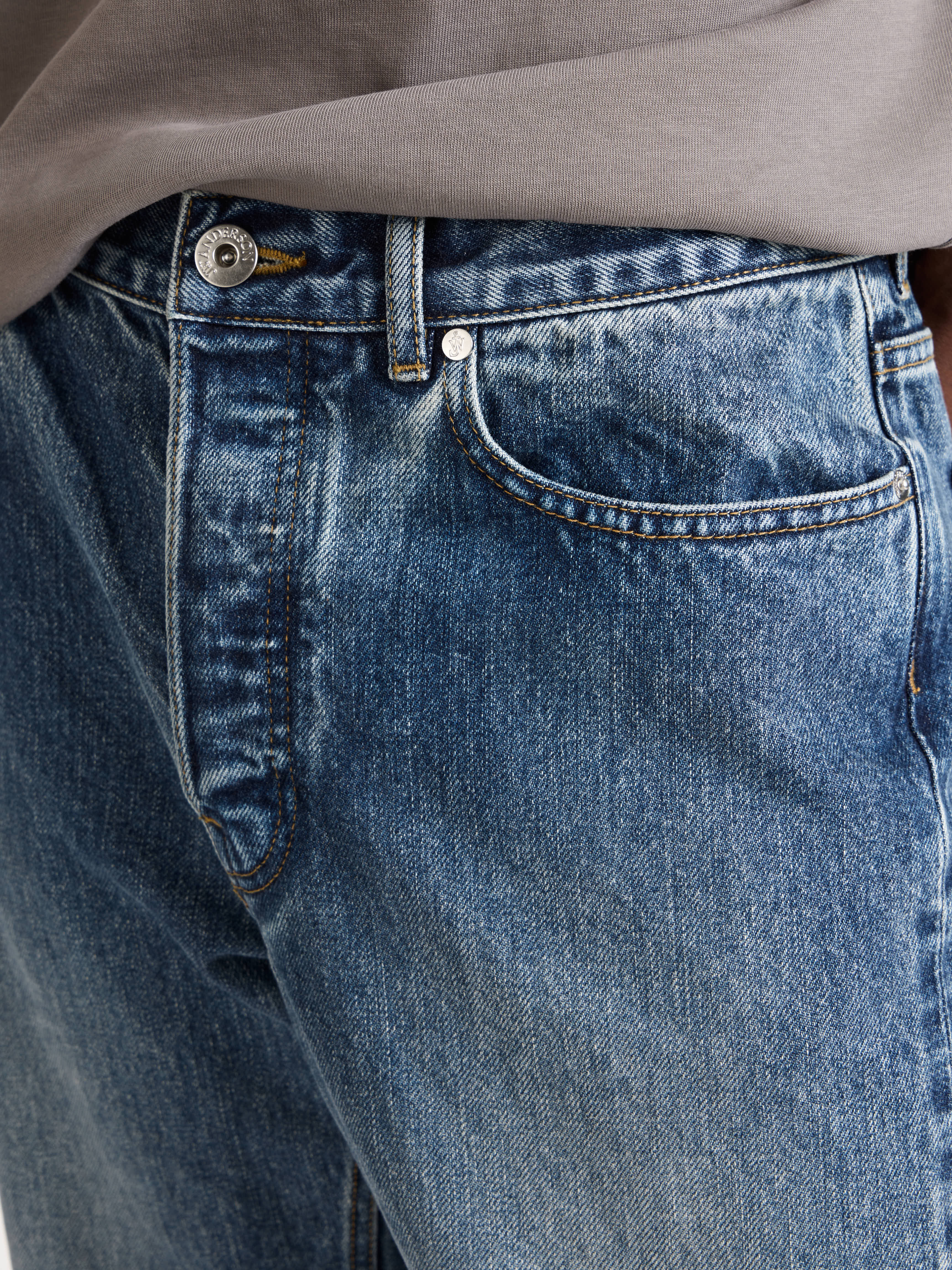 STRAIGHT LEG JEANS IN MID BLUE - 6