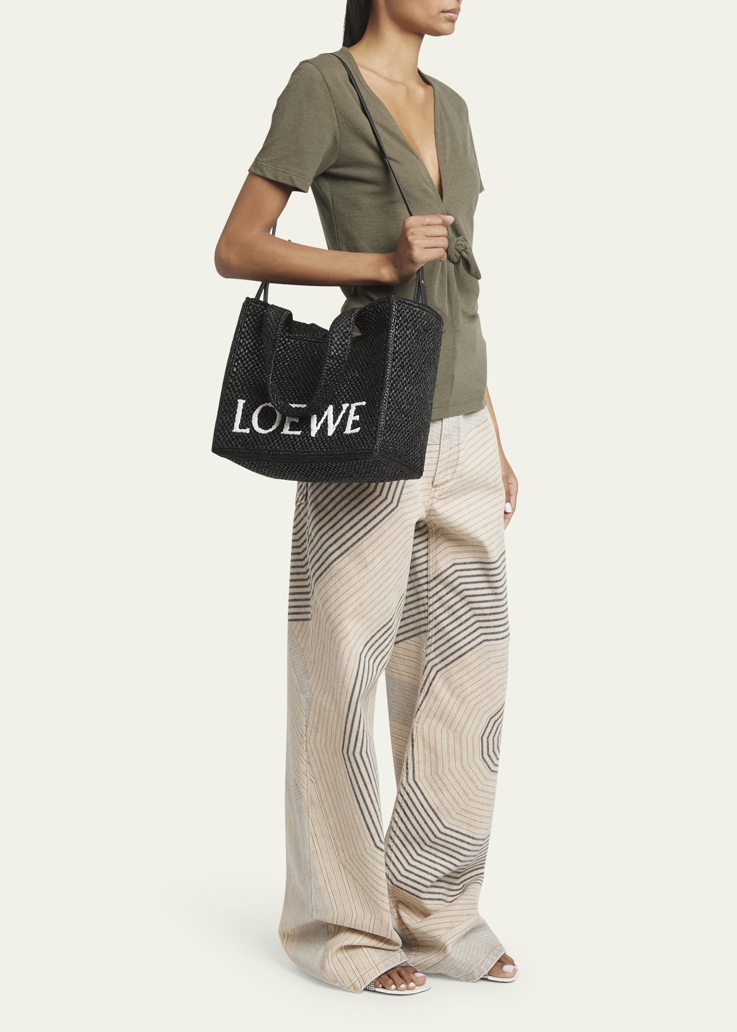 Logo Medium Tote Bag in Raffia - 6