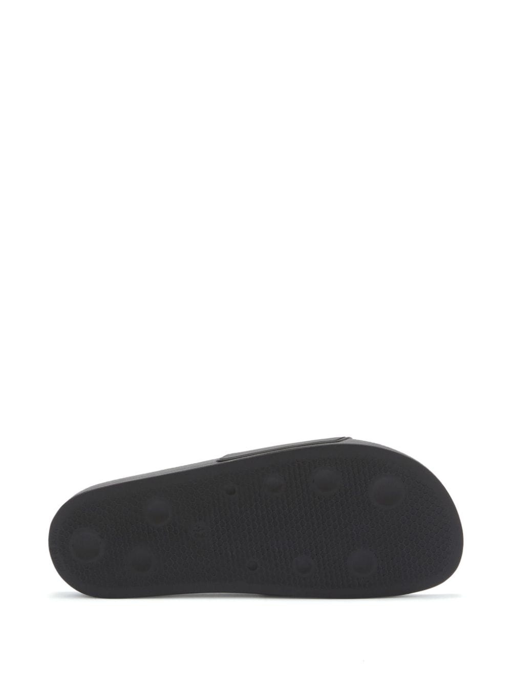 monogram-embossed pool slides - 5