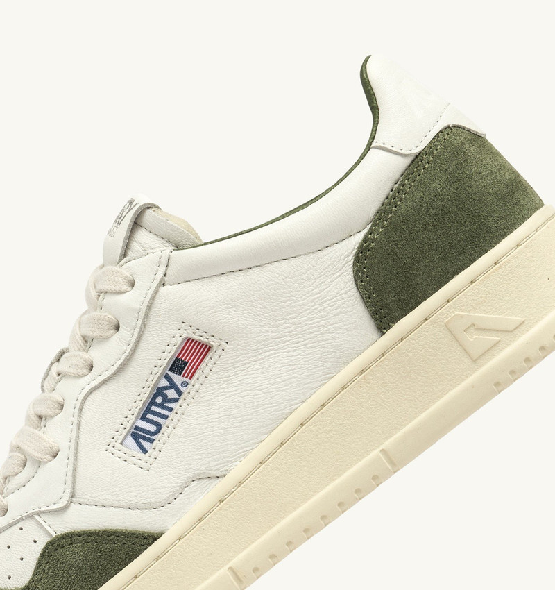 AUTRY MEDALIST LOW SNEAKERS IN WHITE AND MILITARY LEATHER SUEDE outlook